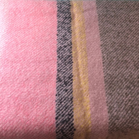 Express Scarf - Picture 4 of 6